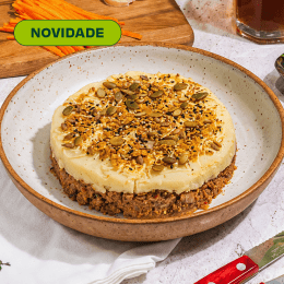 Escondidinho de carne com purê de batata e granola salgada
