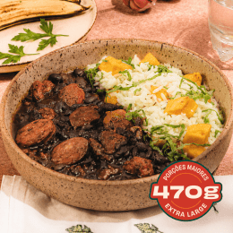 Feijoada com Mignon Suíno, Linguiça de Frango com Arroz, Banana e Couve