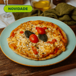 Pizza leve de marguerita com manjericão fresco