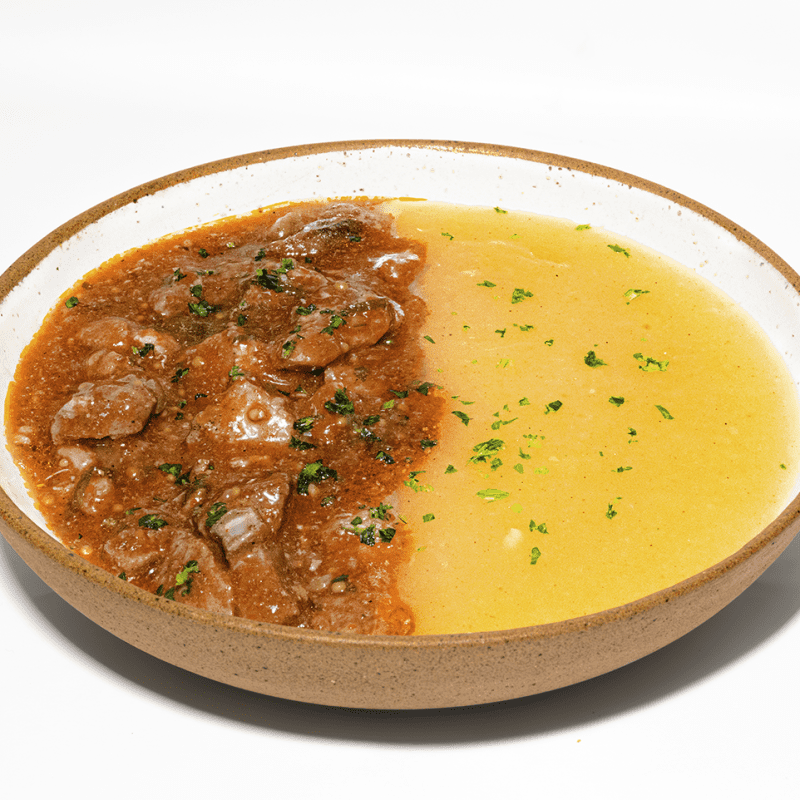 Ragú de Mignon suíno com mostarda em grãos e purê de mandioca