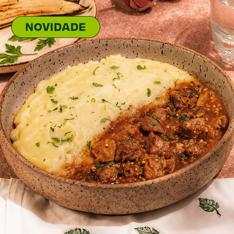 Ragú de mignon suíno com purê de batata