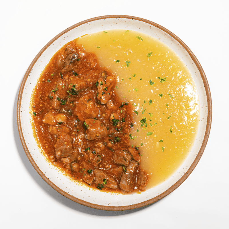 Ragú de Mignon suíno com mostarda em grãos e purê de mandioca