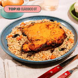 Frango agridoce suculento com couscous marroquino
