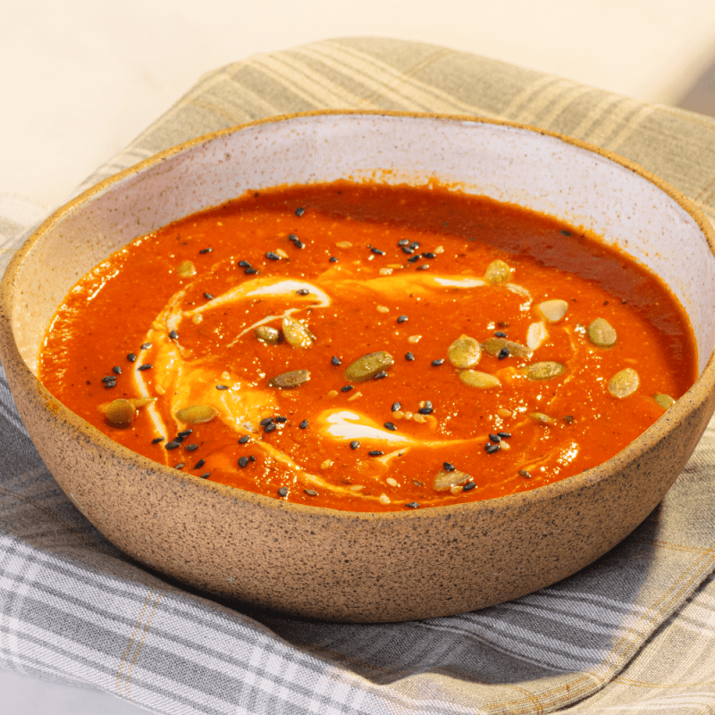 Powersoup de Tomate com Iogurte grego e granola salgada