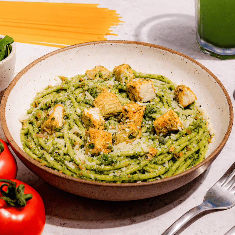 Spaghettoni ao Pesto de Couve e Frango