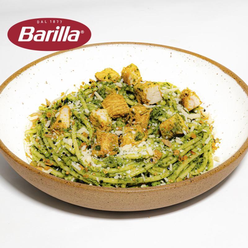 Spaghettoni ao Pesto de Couve e Frango