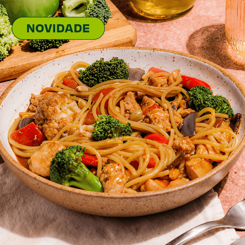 Yakissoba de Frango e Legumes Orientais