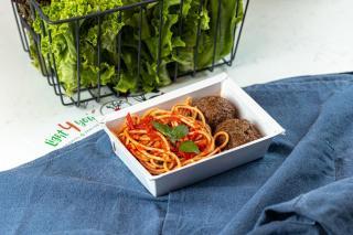 Spagheti ao pomodoro com almondegas