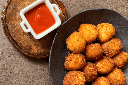 Coxinha Fit de Pepperoni com Massa de Macaxeira (20 Unid.)