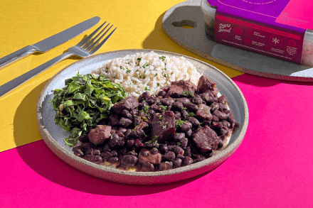 Feijoada Light com Mignon Suíno, Arroz Integral e Couve Refogada
