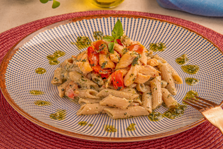 Frango em Tiras com Penne sem Glúten e Pesto