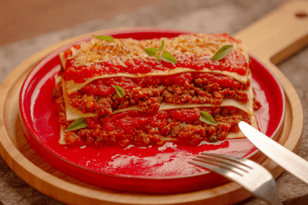 Lasanha Fit à Bolonhesa com Massa de Crepioca