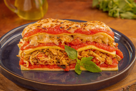 Lasanha Fit de Frango com Massa de Crepioca