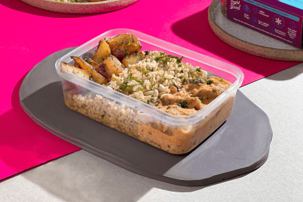 Strogonoff de Frango com Arroz Integral e Batatas Rústicas