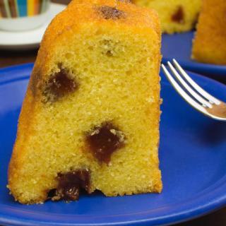 Bolo de fubá com goiabada zero açúcar