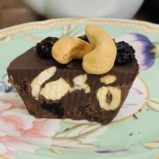 Barrinha rústica de chocolate  zero açúcar com caju e passas