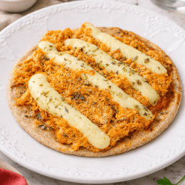 Mini pizza integral de frango com requeijão