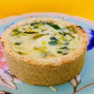 QUICHE DE CREME DE QUEIJO COM ALHO PORÓ
