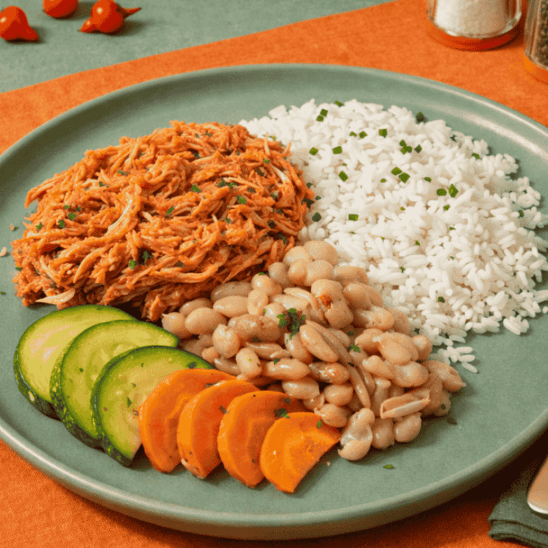 Brasileirinho , arroz, feijão, frango desfiado super cremoso, abobrinha e cenoura salteada