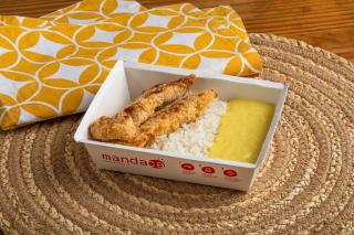 Frango empanado com arroz branco e creme de milho