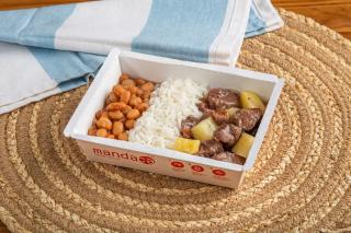 Carne de panela com batata, arroz branco e feijão