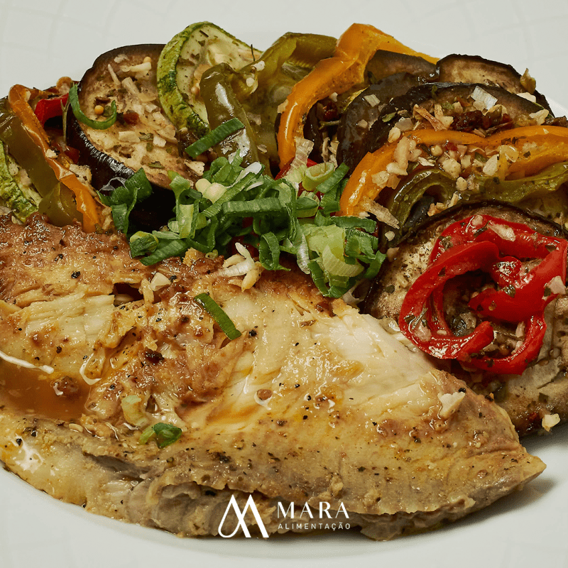 Filé de Peixe Assado com Manteiga de Ervas e Ratatouille Low