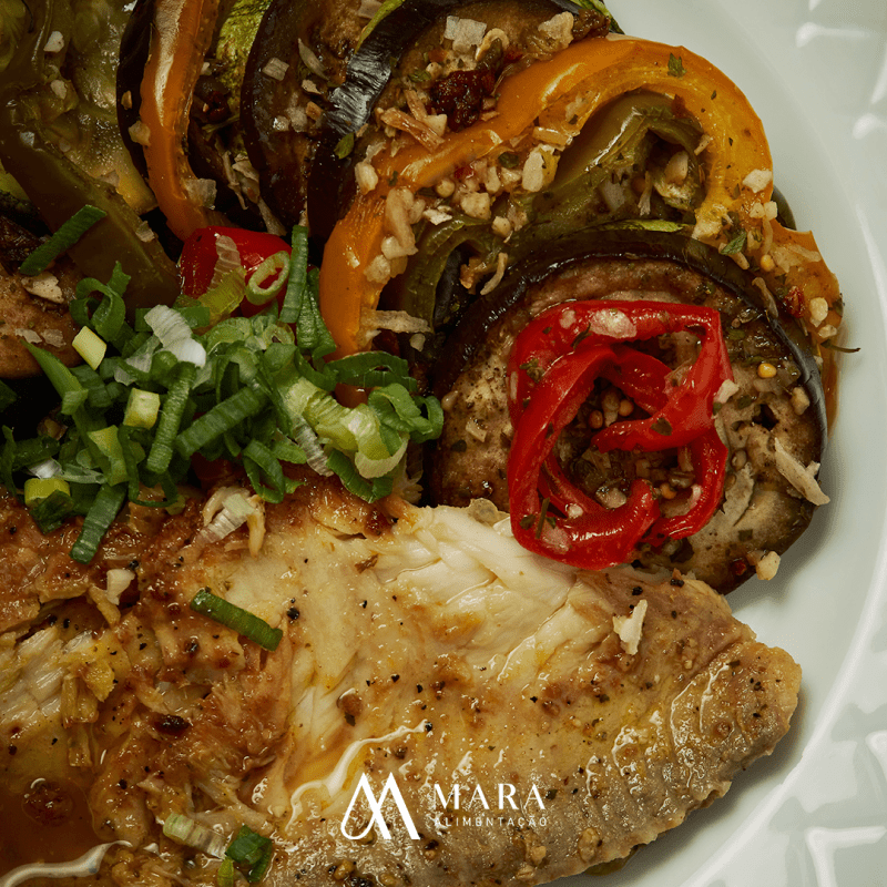 Filé de Peixe Assado com Manteiga de Ervas e Ratatouille Low