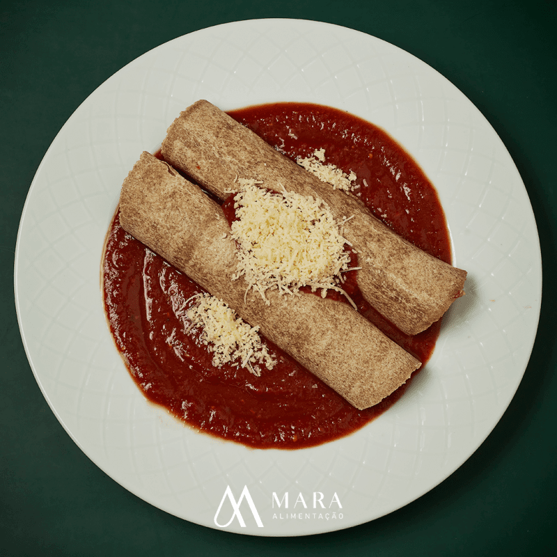 Panqueca Integral de Carne Moída com Molho Vermelho