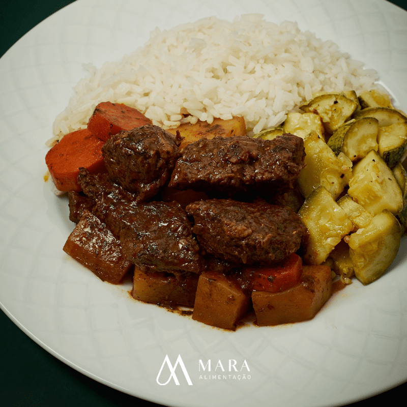 Picadinho de Carne com Arroz Branco e Abobrinha Refogada