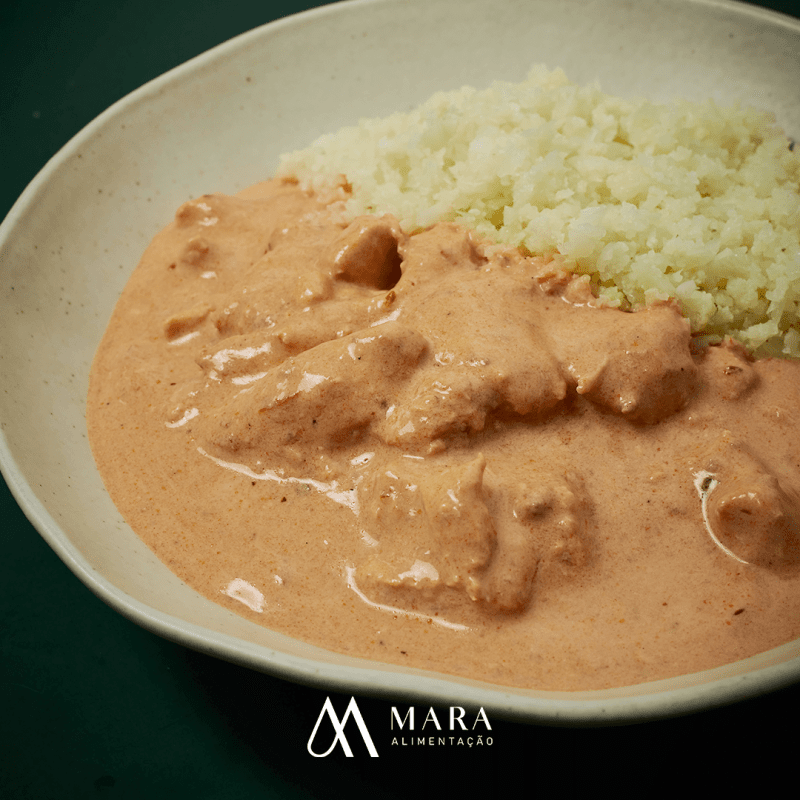 Strogonoff de Frango Low Carb com Arroz de Couve-Flor