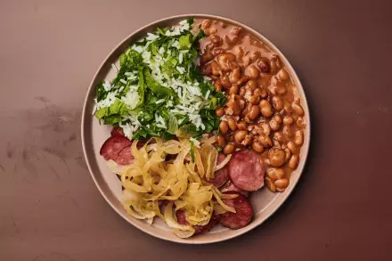 Calabresa Acebolada, Arroz Branco e Feijão Carioca