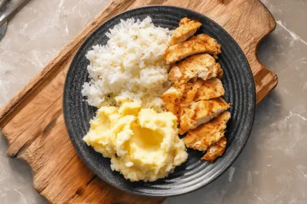 Filé de Frango com Arroz Branco e Purê de Batata