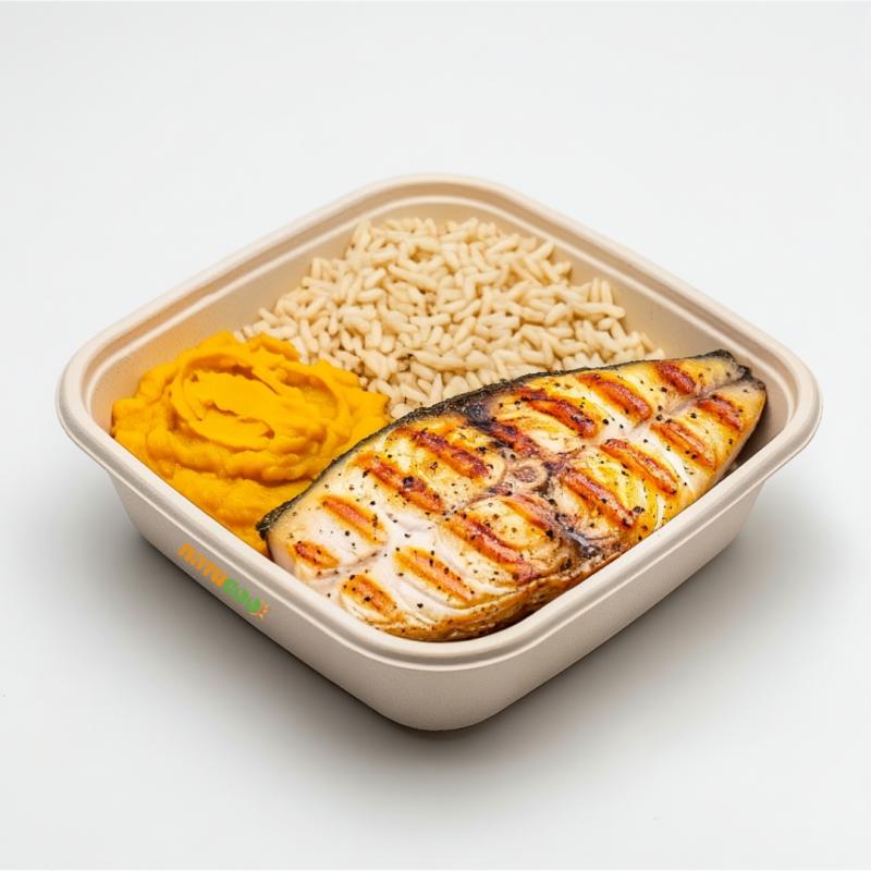 Filé de panga grelhado acompanhado de arroz integral e Purê de Abóbora
