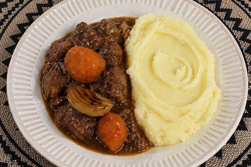 Bouef Bourguignon com Purê de Batata