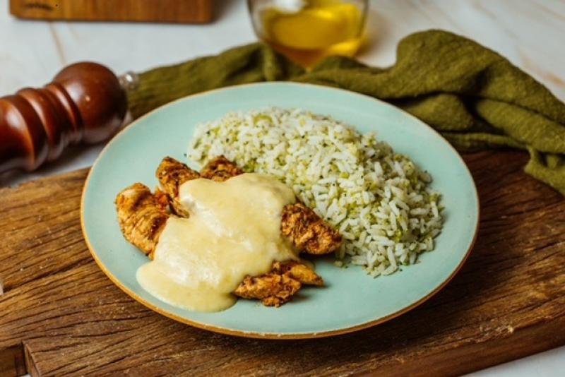 Filezinho de Frango com Creme de Milho + Arroz Branco com Brócolis