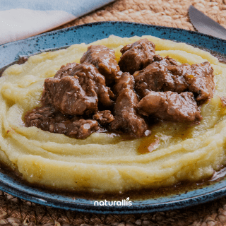 Carne ao molho roti + Purê de batata doce trufado