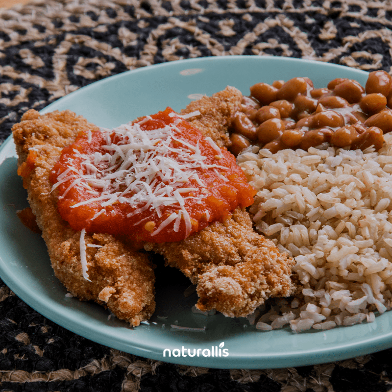 Parmegiana de frango + Arroz Integral + Feijão