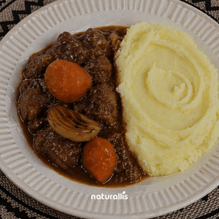Bouef Bourguignon com Purê de Batata