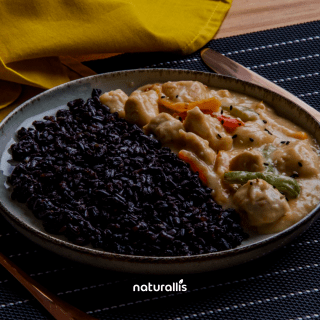 Frango Thai com arroz negro