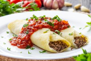 Mega Panqueca de Carne ao Sugo