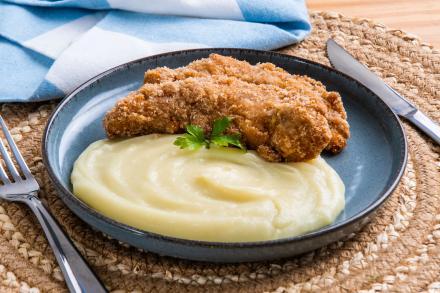 Filezinho de frango empanado  + Purê de batata