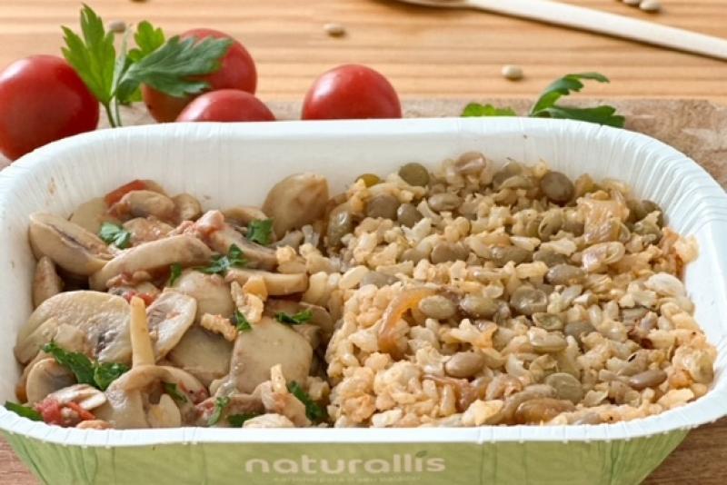 Ragu de cogumelos com arroz e lentilhas douradas