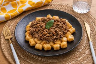 Nhoque à bolognesa