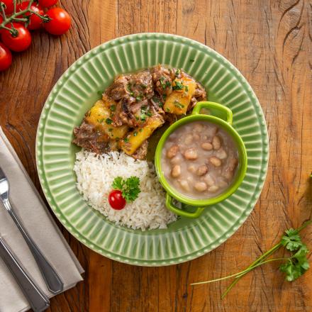 Costela Assada com Mandioca