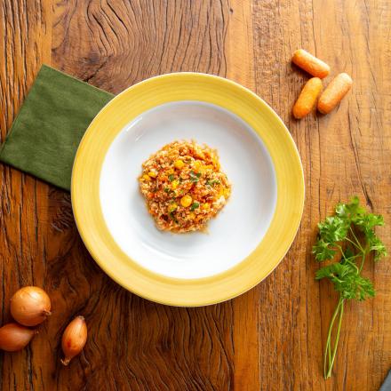 Frango desfiado com cenoura e milho