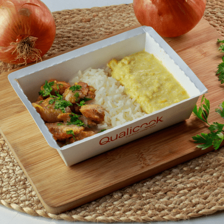 Cubos de Sobrecoxa com Arroz e Creme de Milho