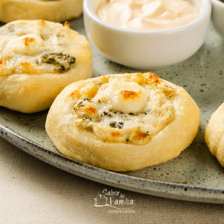 Esfiha de Brócolis e Queijo