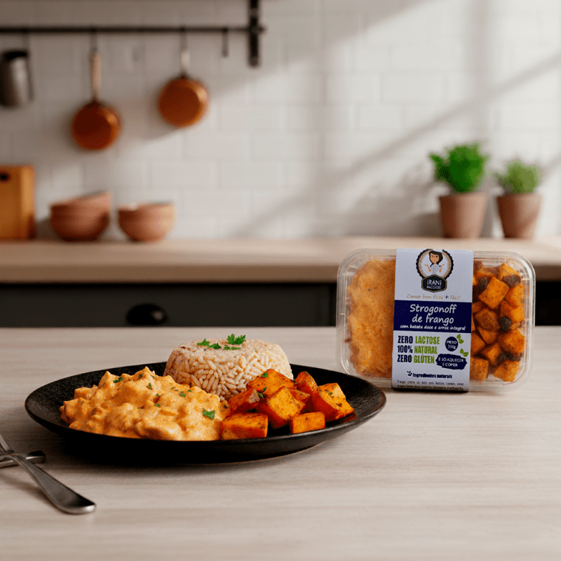 Strogonoff de Frango com Arroz Integral e Legumes