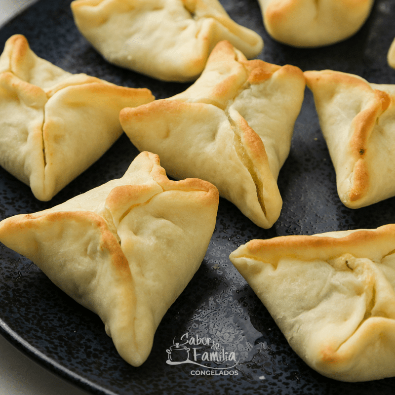 ESFIHA DE ESCAROLA E QUEIJO