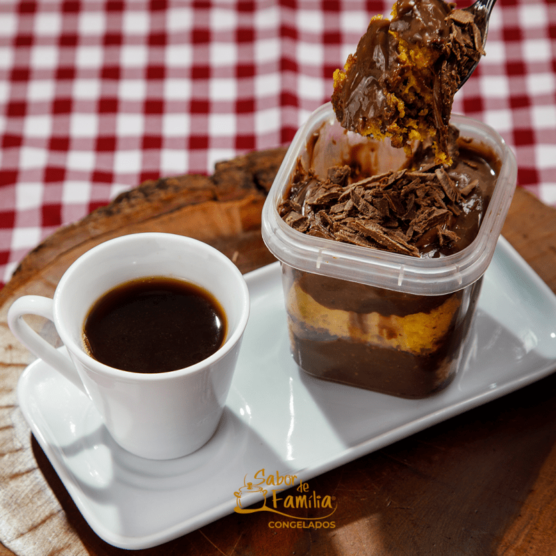 Bolo no Pote Chocolate com Cenoura